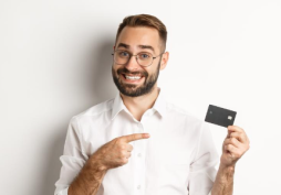 Tabla comparativa de las mejores tarjetas sin anualidad en Argentina 2025 con límites, beneficios y aprobación.