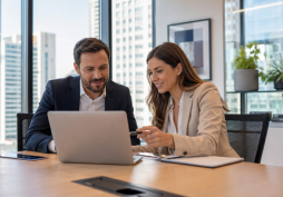 Cliente consultando limite do cartão de crédito no aplicativo do banco
